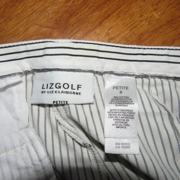 LIZGOLF by Liz Claiborne White Black Stripe Shorts Size 8 Petite (inseam: 7") - Picture 3 of 3
